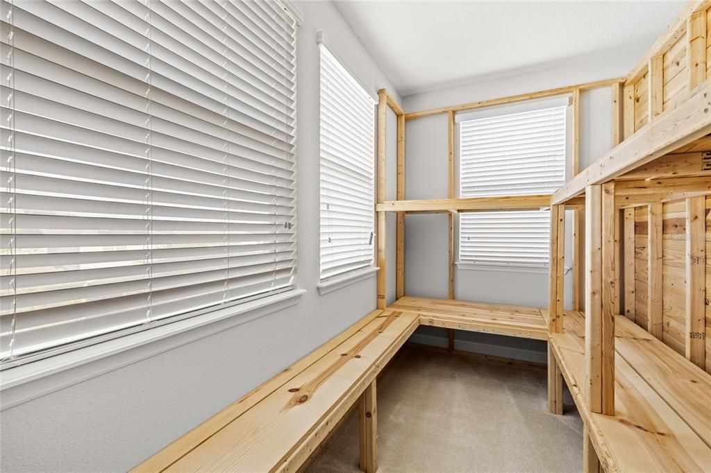 En Venta: $715,000 (5 camas, 3 baños, 2808 Pies cuadrados)