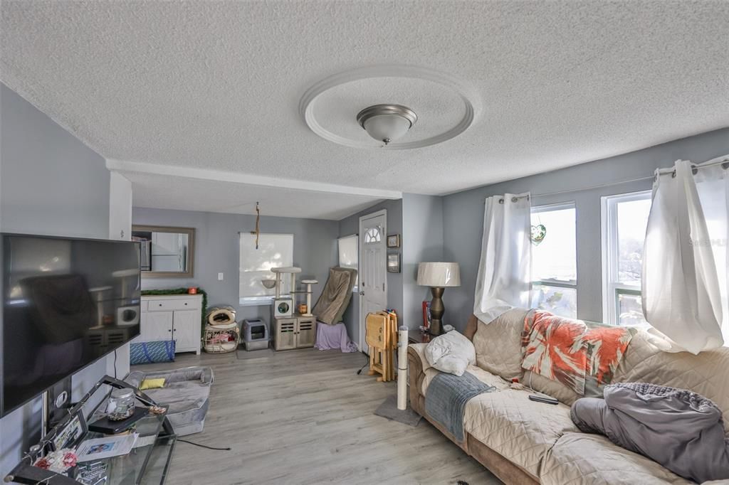 En Venta: $450,000 (3 camas, 0 baños, 1207 Pies cuadrados)