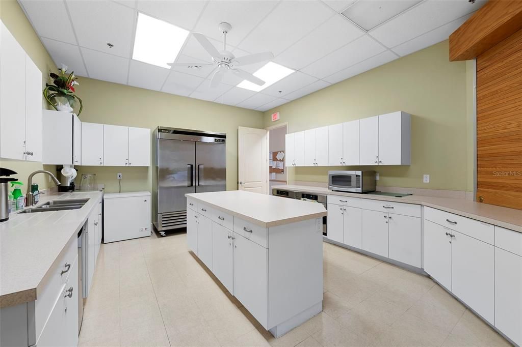 待售: $275,000 (3 贝兹, 2 浴室, 1671 平方英尺)