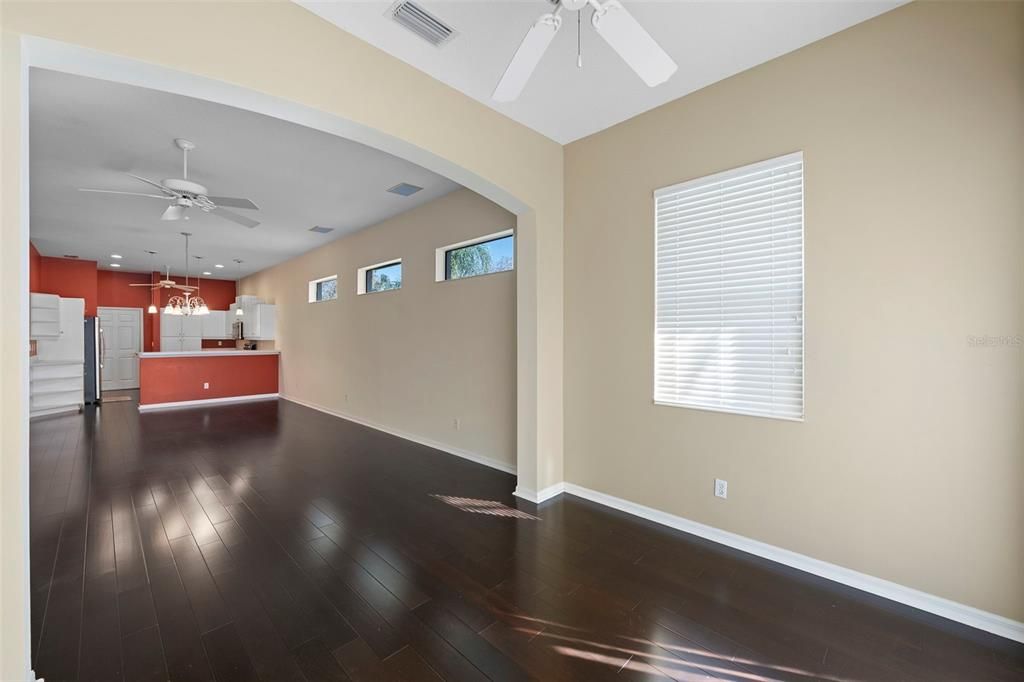 待售: $275,000 (3 贝兹, 2 浴室, 1671 平方英尺)