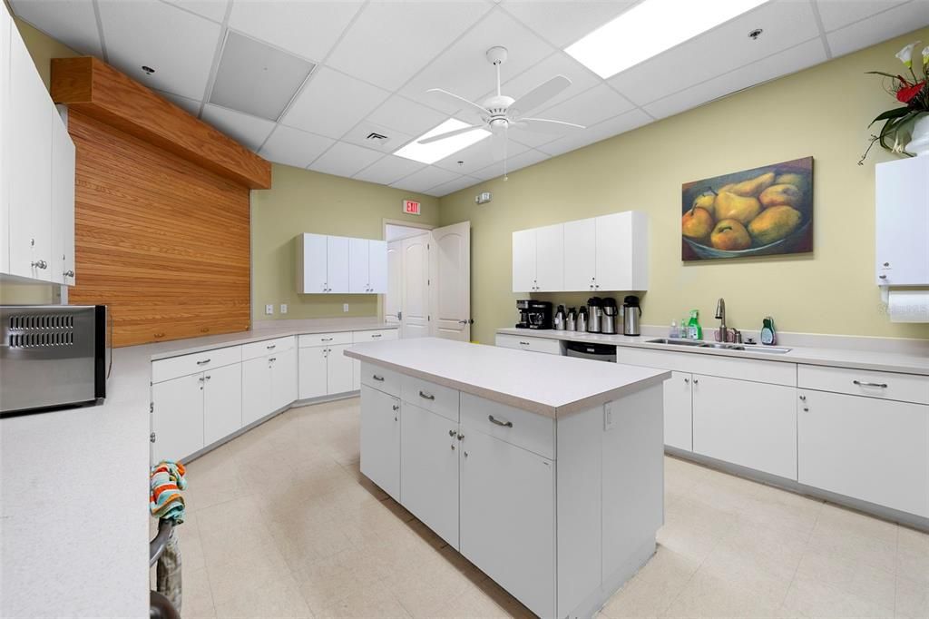 待售: $275,000 (3 贝兹, 2 浴室, 1671 平方英尺)