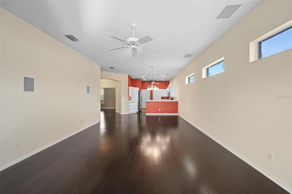 待售: $275,000 (3 贝兹, 2 浴室, 1671 平方英尺)