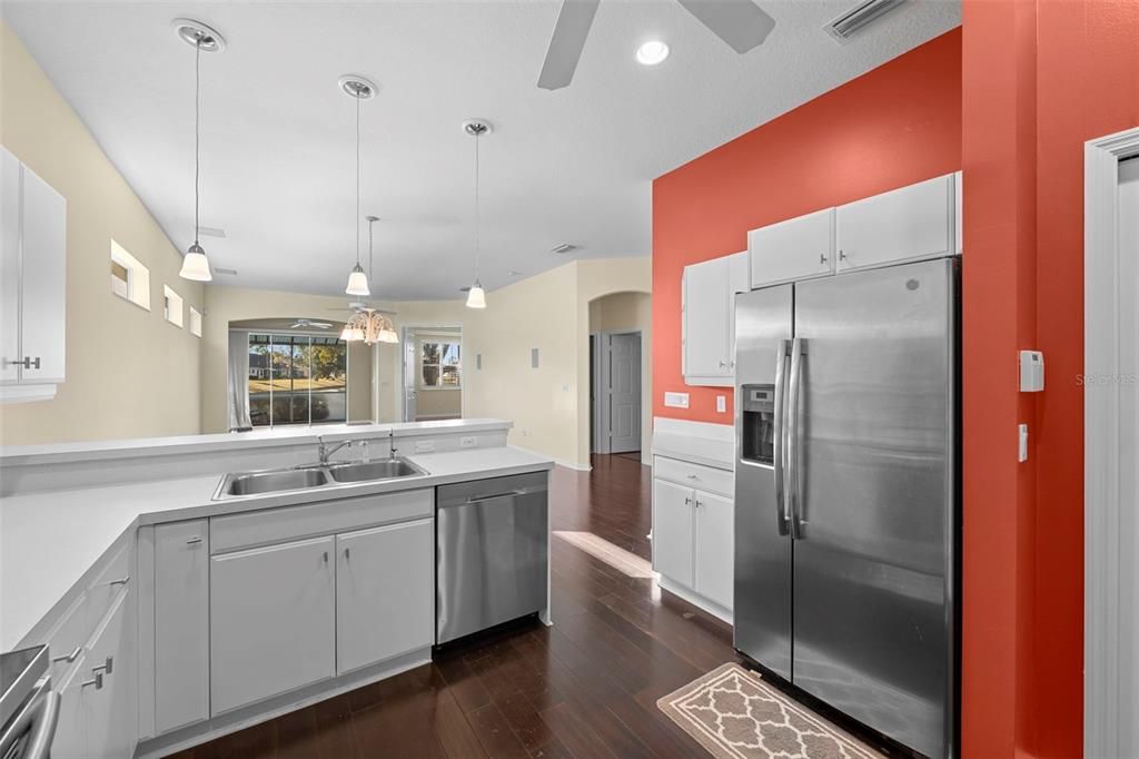 待售: $275,000 (3 贝兹, 2 浴室, 1671 平方英尺)