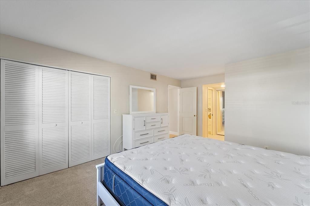 待售: $250,000 (2 贝兹, 2 浴室, 1118 平方英尺)