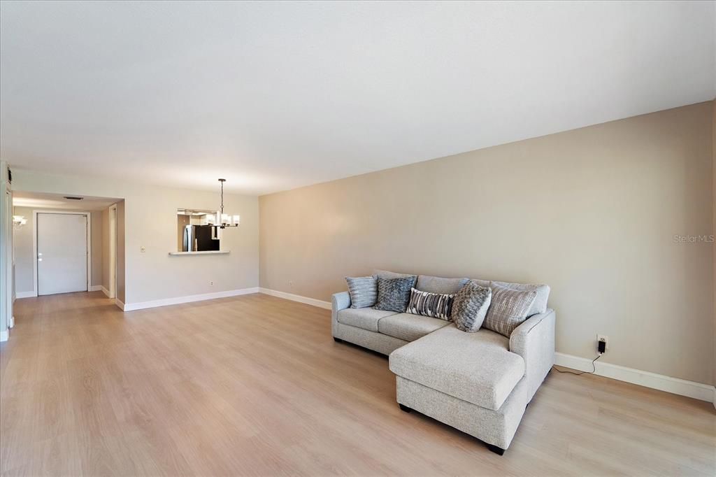 待售: $250,000 (2 贝兹, 2 浴室, 1118 平方英尺)