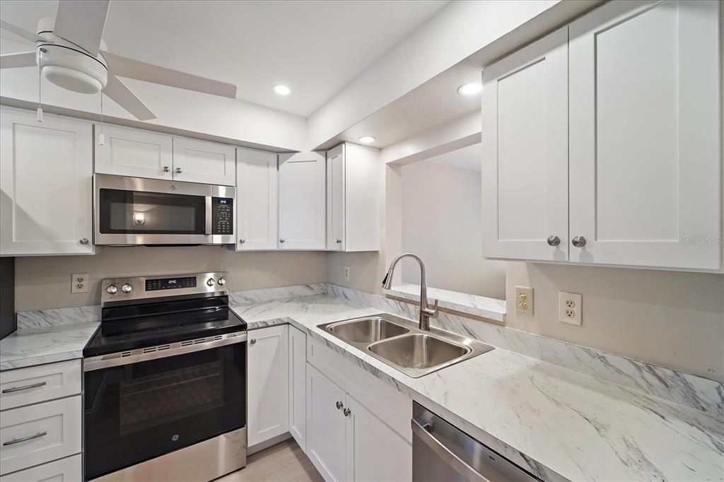 待售: $250,000 (2 贝兹, 2 浴室, 1118 平方英尺)