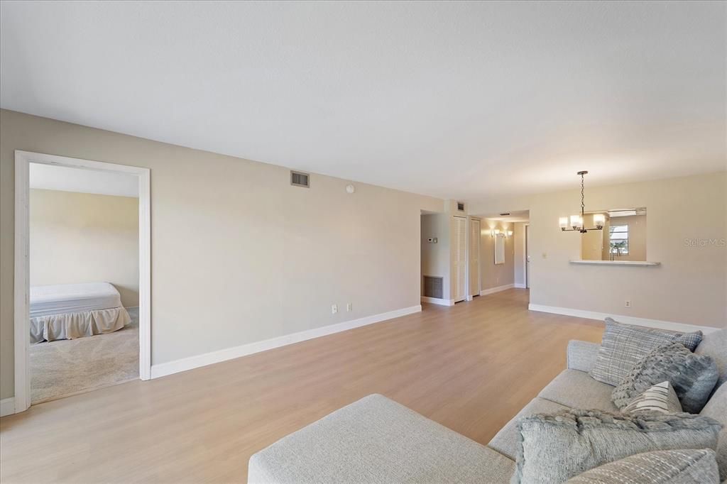 待售: $250,000 (2 贝兹, 2 浴室, 1118 平方英尺)