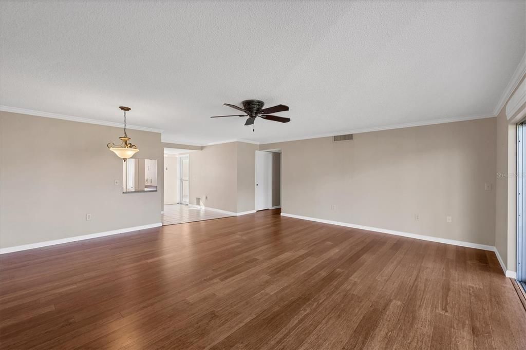 For Sale: $169,995 (2 beds, 2 baths, 1088 Square Feet)