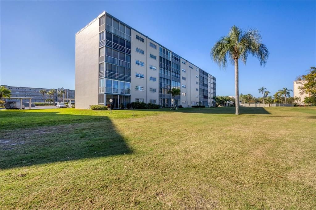 For Sale: $169,995 (2 beds, 2 baths, 1088 Square Feet)