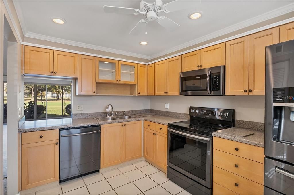 For Sale: $169,995 (2 beds, 2 baths, 1088 Square Feet)