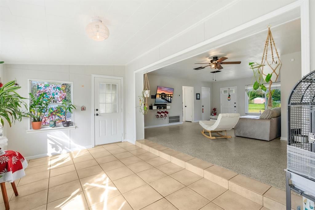 En Venta: $317,000 (3 camas, 2 baños, 1481 Pies cuadrados)