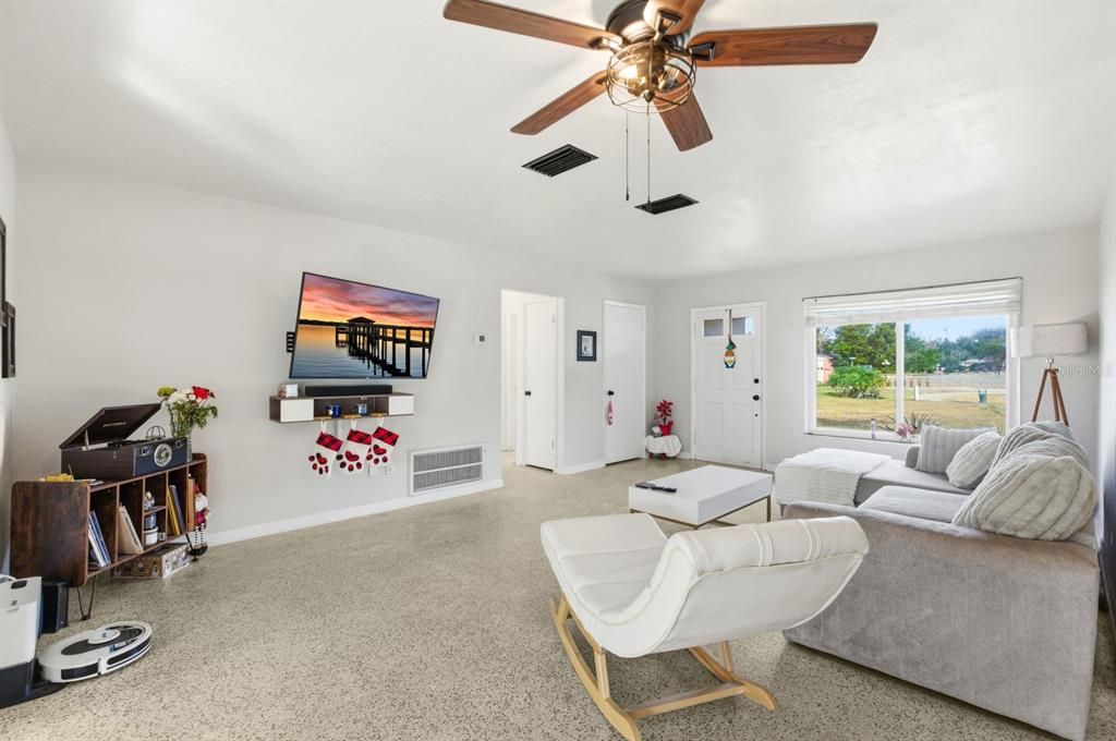 En Venta: $317,000 (3 camas, 2 baños, 1481 Pies cuadrados)