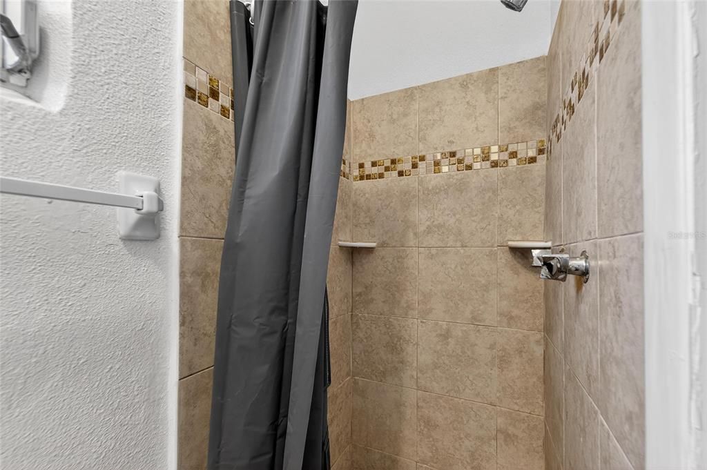 For Sale: $419,000 (3 beds, 1 baths, 1061 Square Feet)