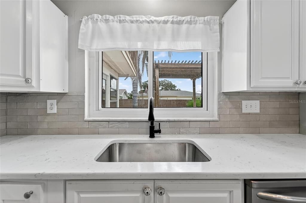 For Sale: $419,000 (3 beds, 1 baths, 1061 Square Feet)