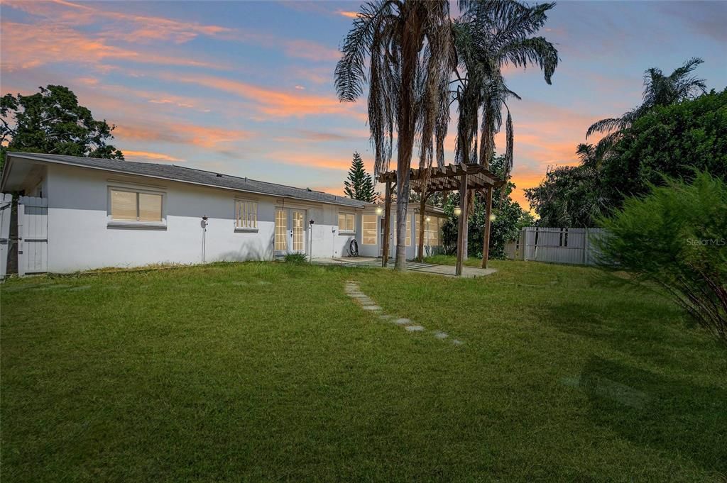 For Sale: $419,000 (3 beds, 1 baths, 1061 Square Feet)