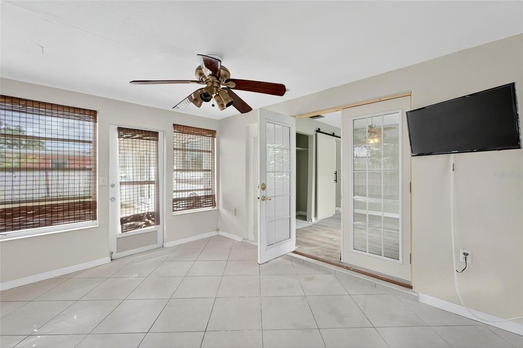 For Sale: $419,000 (3 beds, 1 baths, 1061 Square Feet)