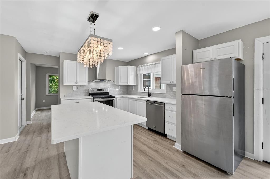 For Sale: $419,000 (3 beds, 1 baths, 1061 Square Feet)