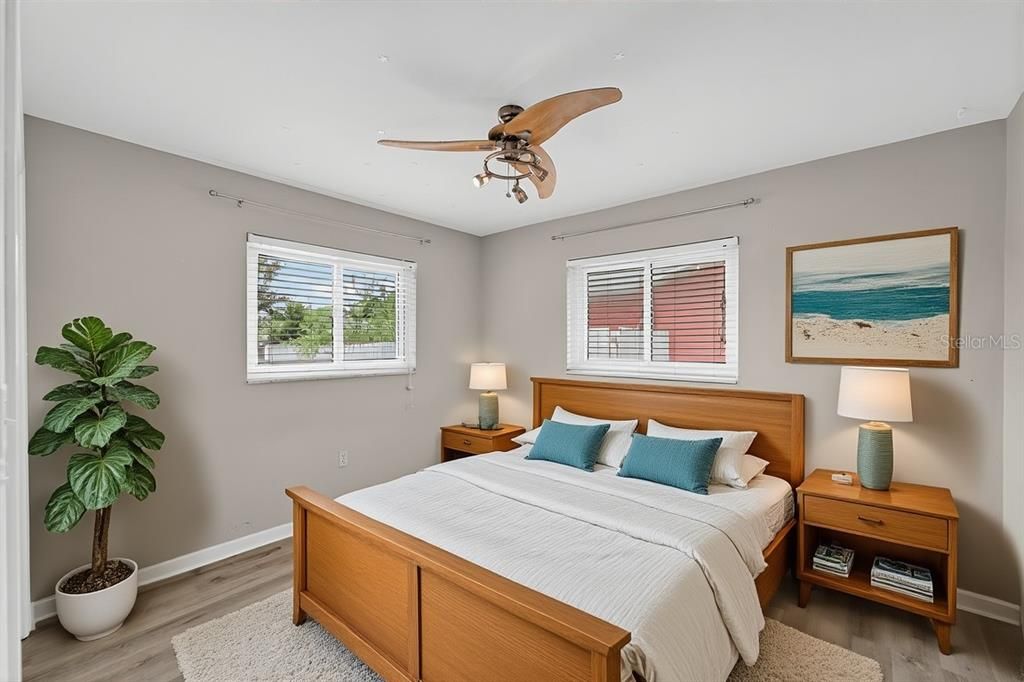 For Sale: $419,000 (3 beds, 1 baths, 1061 Square Feet)