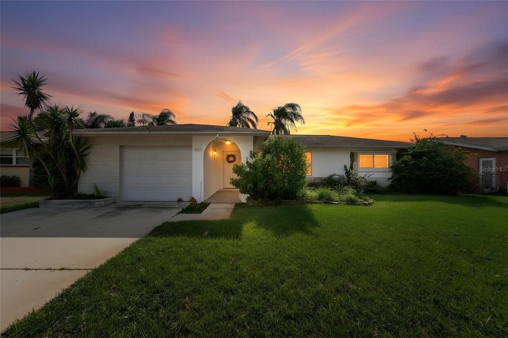 For Sale: $419,000 (3 beds, 1 baths, 1061 Square Feet)