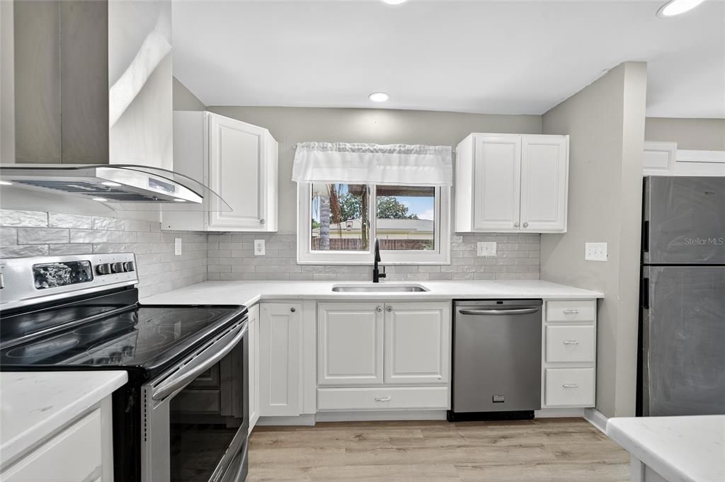 For Sale: $419,000 (3 beds, 1 baths, 1061 Square Feet)