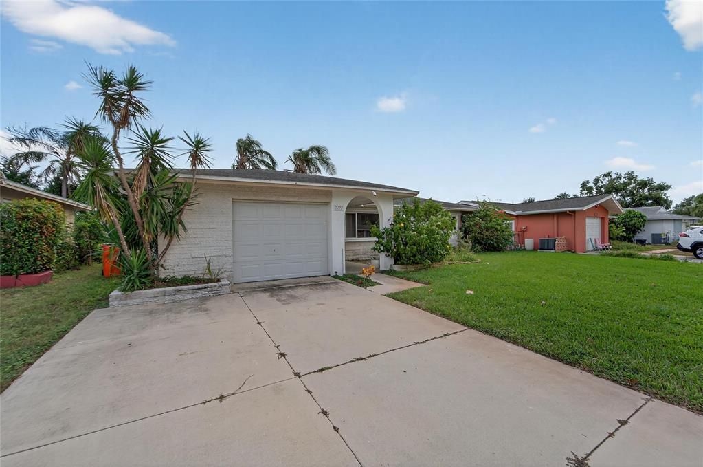 For Sale: $419,000 (3 beds, 1 baths, 1061 Square Feet)