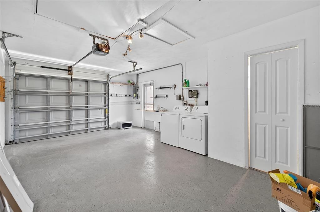 For Sale: $419,000 (3 beds, 1 baths, 1061 Square Feet)