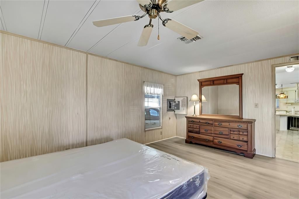 待售: $140,000 (2 贝兹, 2 浴室, 1260 平方英尺)