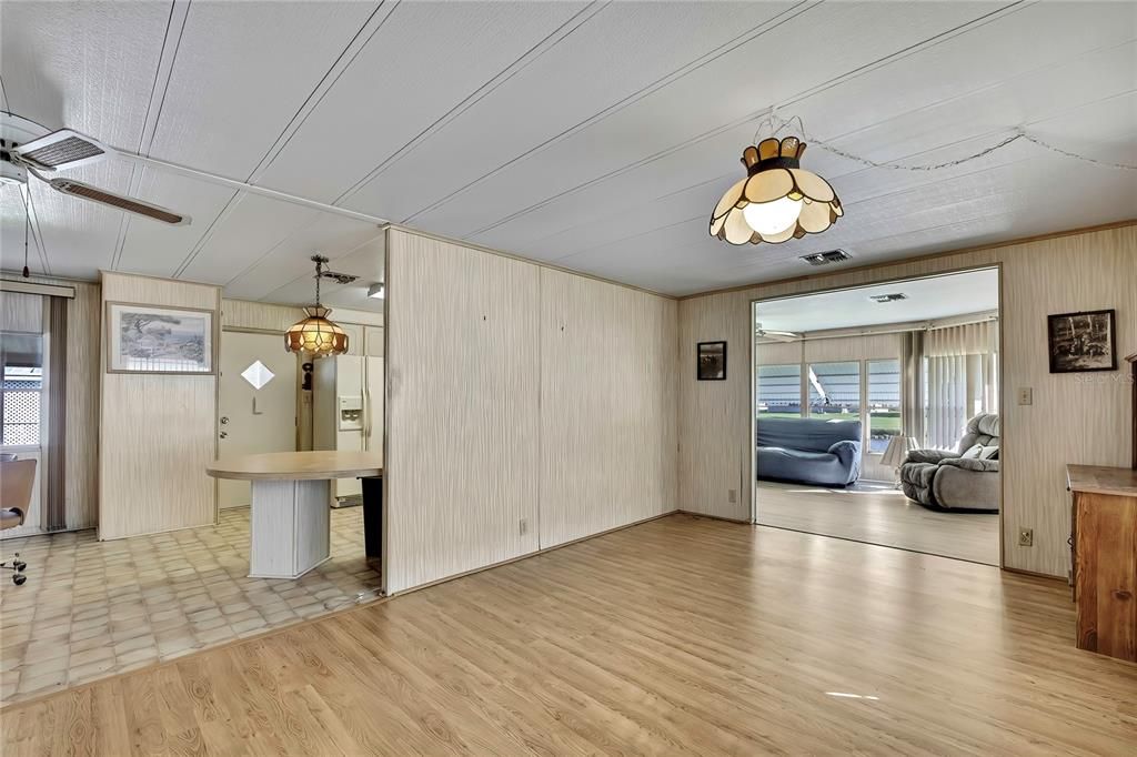 待售: $140,000 (2 贝兹, 2 浴室, 1260 平方英尺)