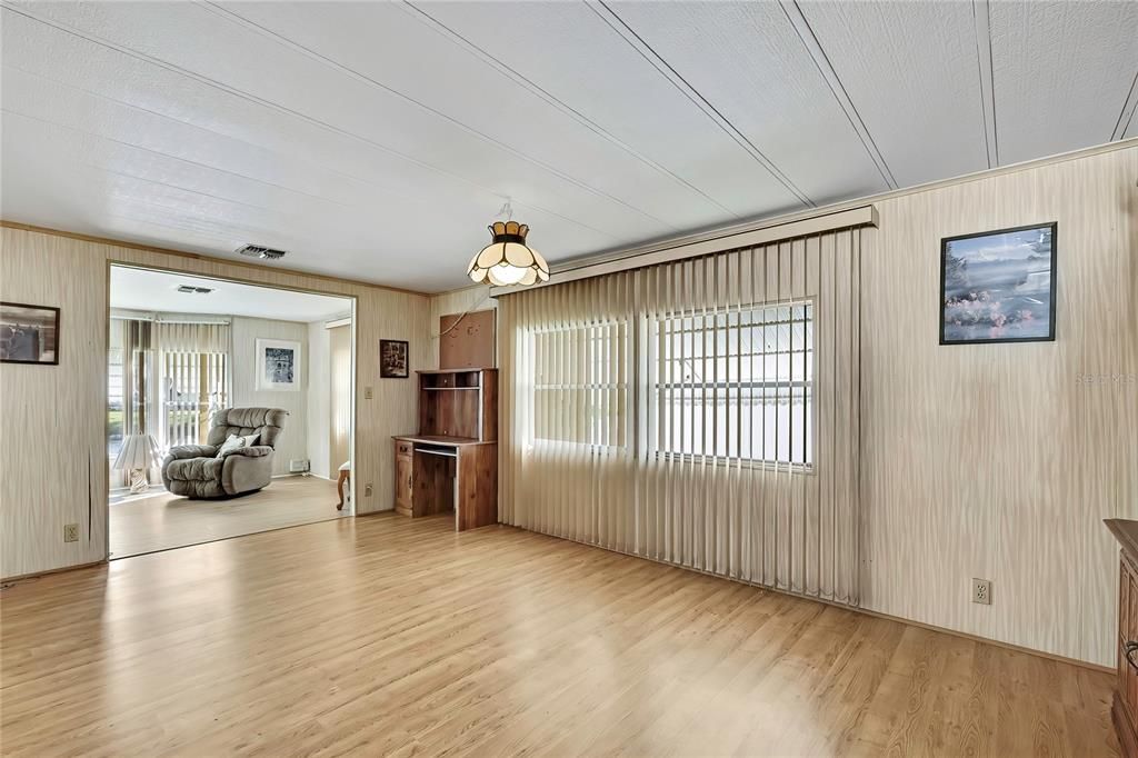 待售: $140,000 (2 贝兹, 2 浴室, 1260 平方英尺)