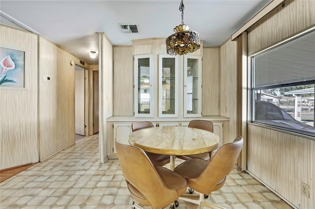 待售: $140,000 (2 贝兹, 2 浴室, 1260 平方英尺)