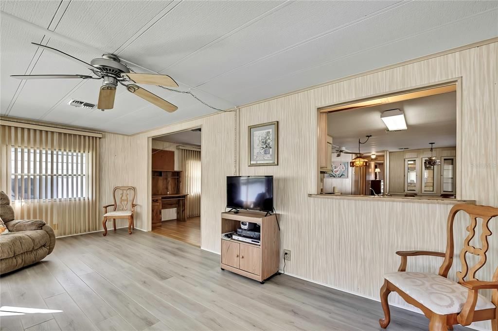 待售: $140,000 (2 贝兹, 2 浴室, 1260 平方英尺)