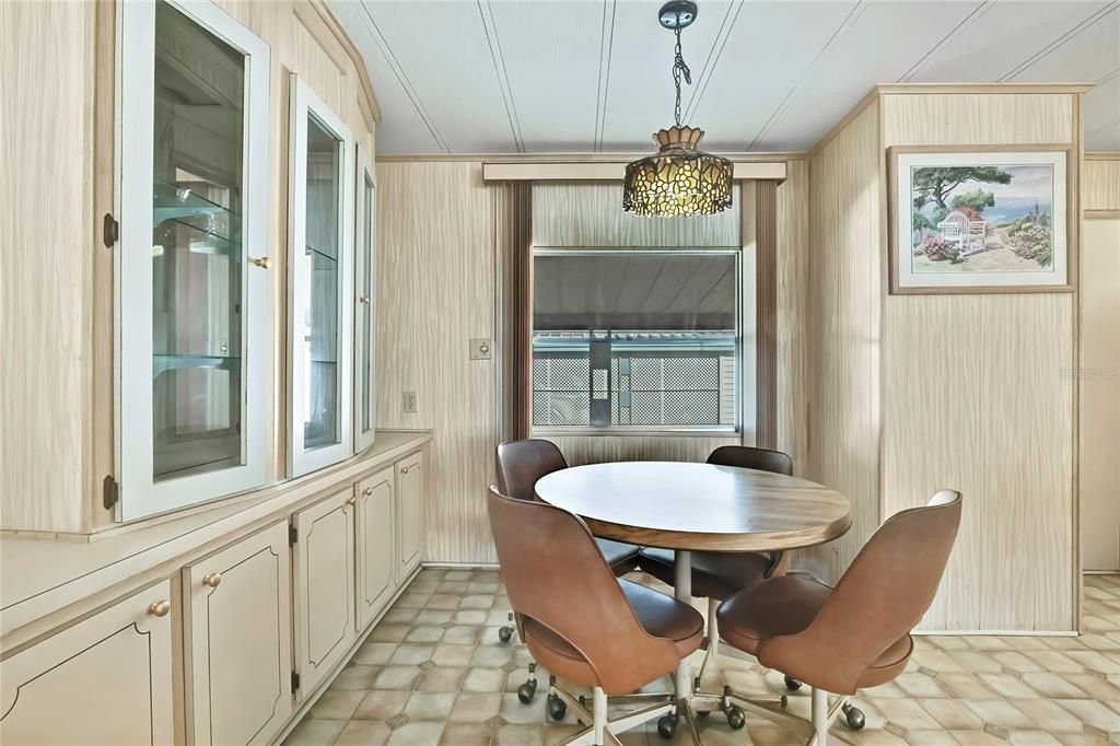 待售: $140,000 (2 贝兹, 2 浴室, 1260 平方英尺)