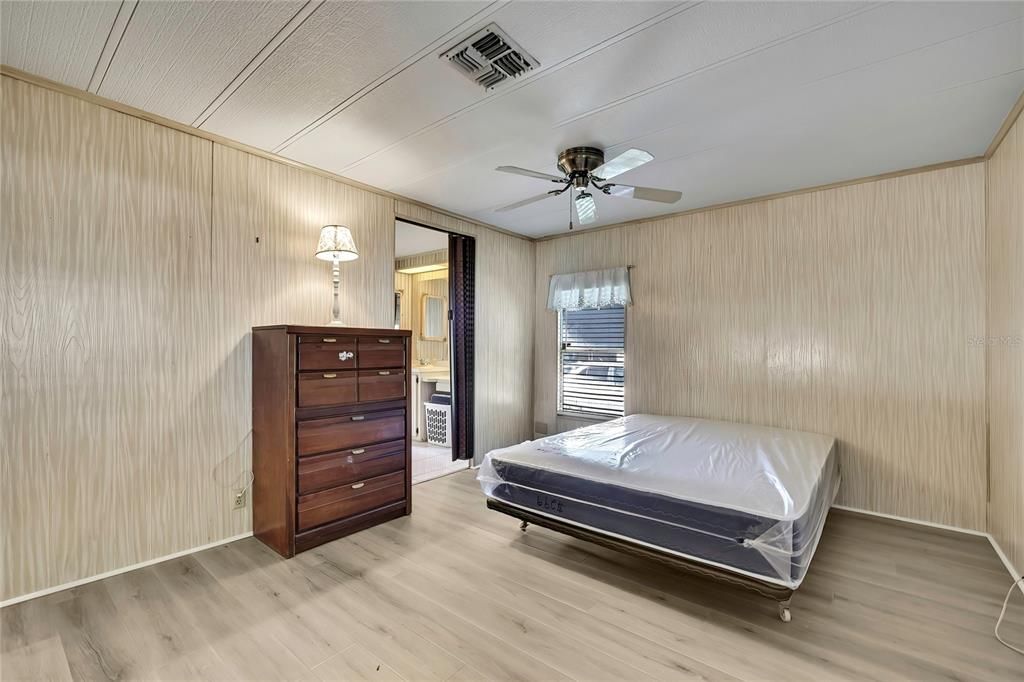 待售: $140,000 (2 贝兹, 2 浴室, 1260 平方英尺)