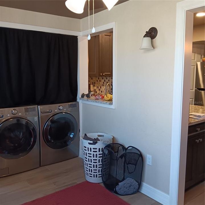 For Sale: $154,900 (2 beds, 2 baths, 919 Square Feet)
