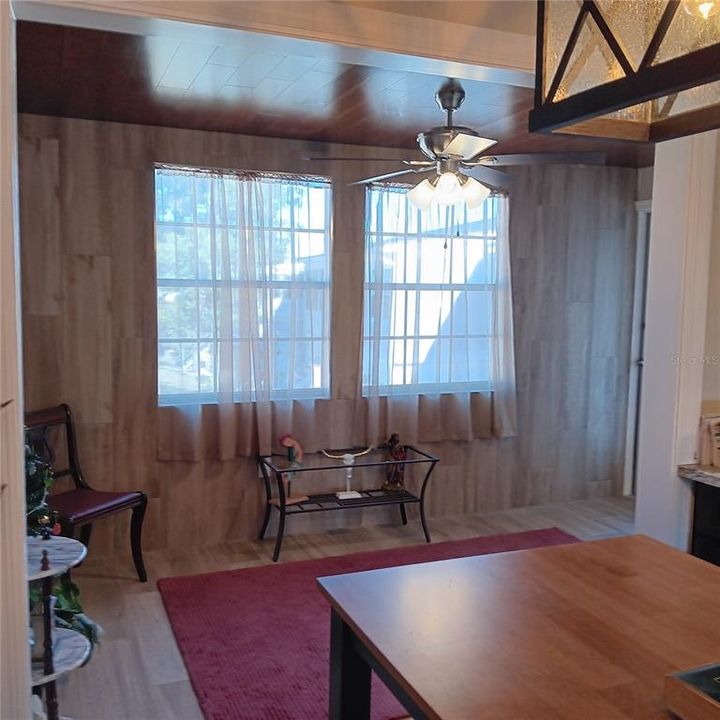 For Sale: $154,900 (2 beds, 2 baths, 919 Square Feet)