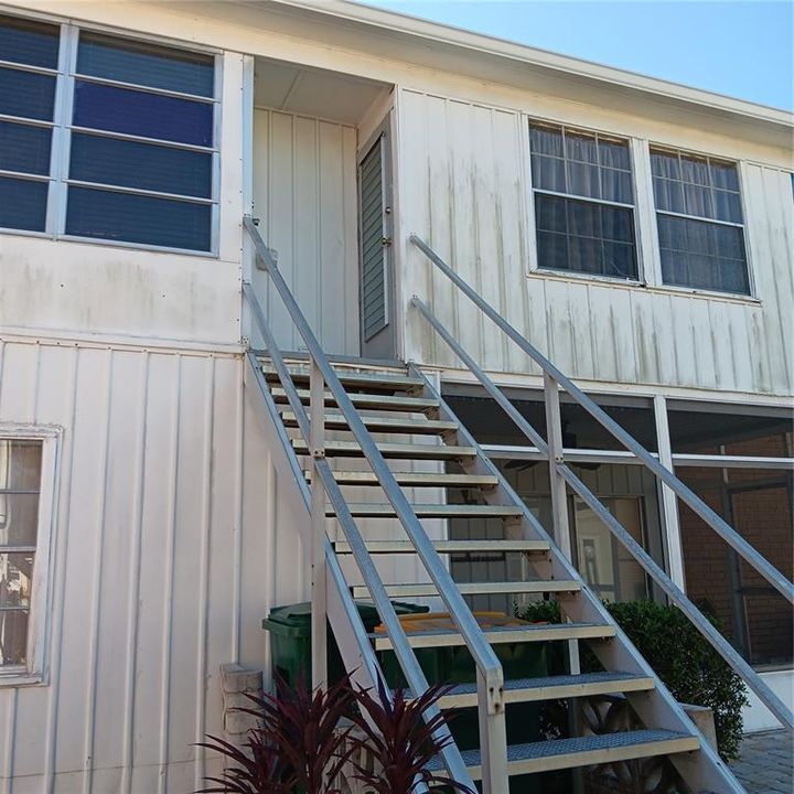 For Sale: $154,900 (2 beds, 2 baths, 919 Square Feet)