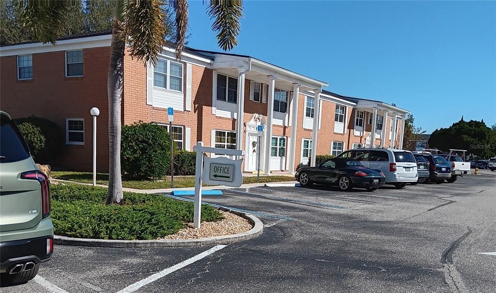 For Sale: $154,900 (2 beds, 2 baths, 919 Square Feet)