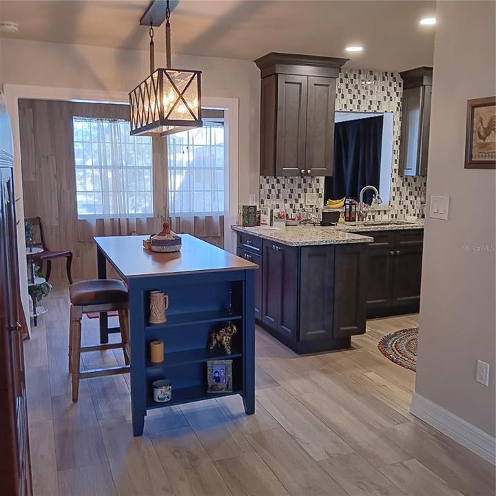 For Sale: $154,900 (2 beds, 2 baths, 919 Square Feet)