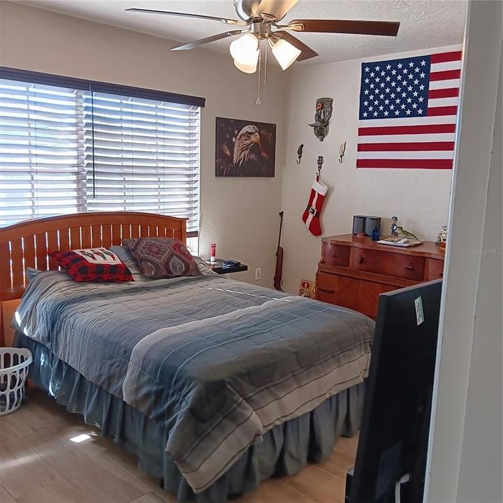 For Sale: $154,900 (2 beds, 2 baths, 919 Square Feet)