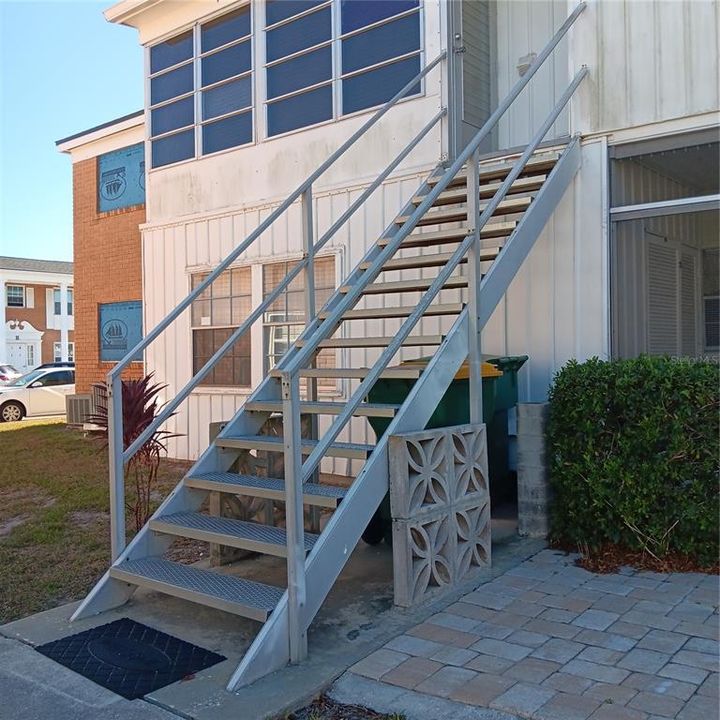 For Sale: $154,900 (2 beds, 2 baths, 919 Square Feet)