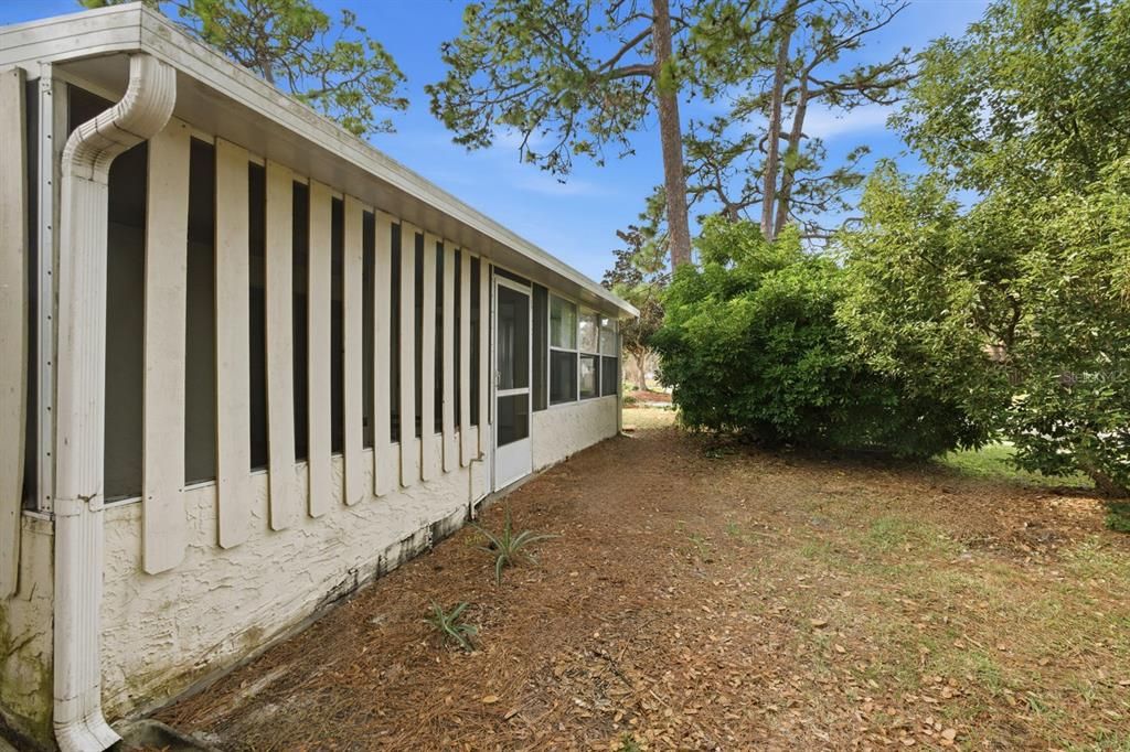 For Sale: $197,000 (2 beds, 2 baths, 1296 Square Feet)