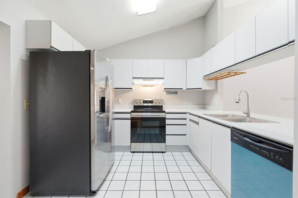 For Sale: $197,000 (2 beds, 2 baths, 1296 Square Feet)