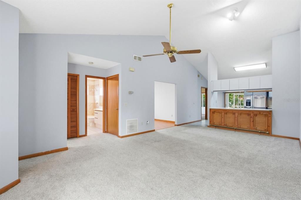 For Sale: $197,000 (2 beds, 2 baths, 1296 Square Feet)