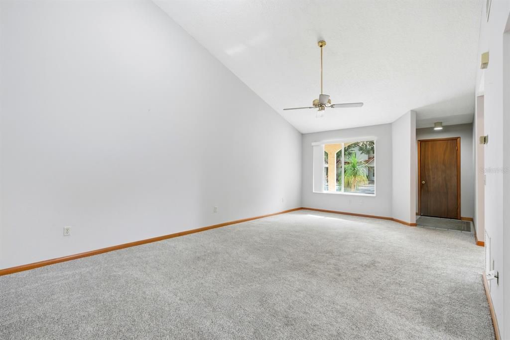 For Sale: $197,000 (2 beds, 2 baths, 1296 Square Feet)