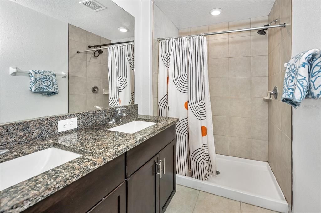 En Venta: $360,000 (2 camas, 2 baños, 1733 Pies cuadrados)