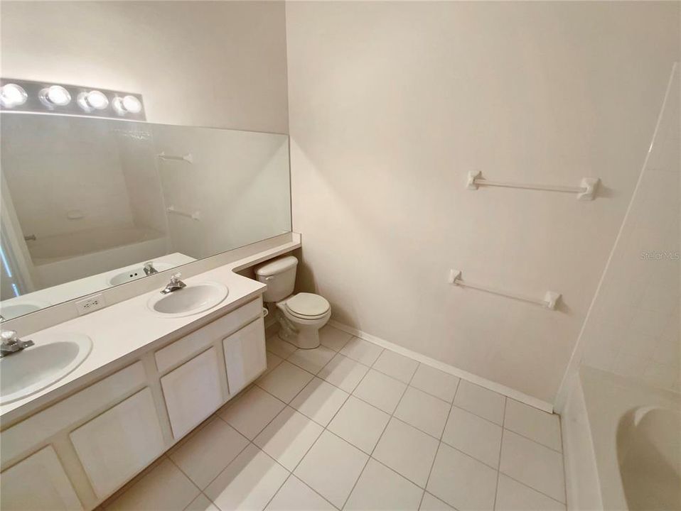 待售: $205,000 (2 贝兹, 1 浴室, 1184 平方英尺)