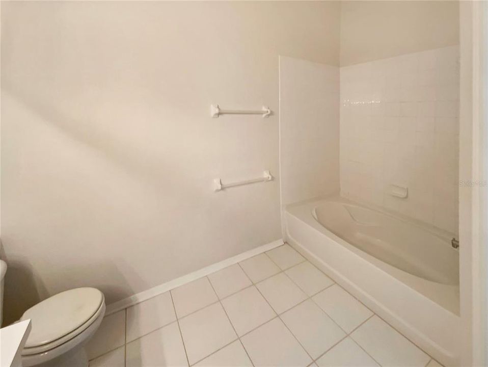 待售: $205,000 (2 贝兹, 1 浴室, 1184 平方英尺)