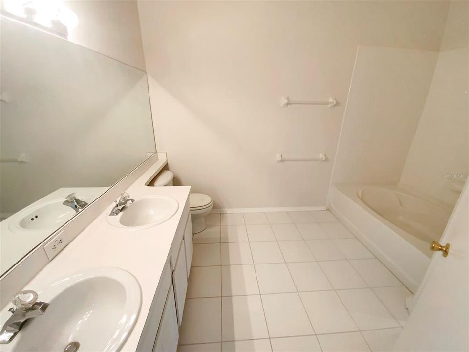 待售: $205,000 (2 贝兹, 1 浴室, 1184 平方英尺)