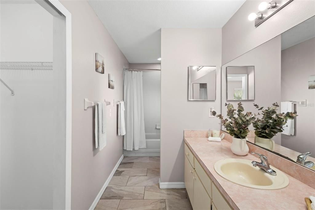 待售: $350,000 (3 贝兹, 2 浴室, 1422 平方英尺)