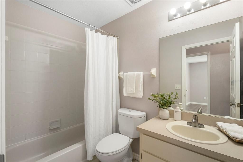 待售: $350,000 (3 贝兹, 2 浴室, 1422 平方英尺)